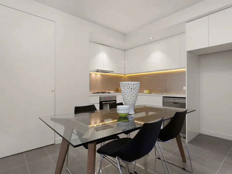 GROUND FLOOR WITH HUGE COURTYARD & LIFT ACCESS