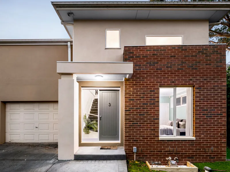 A Standout in Low-Maintenance Style