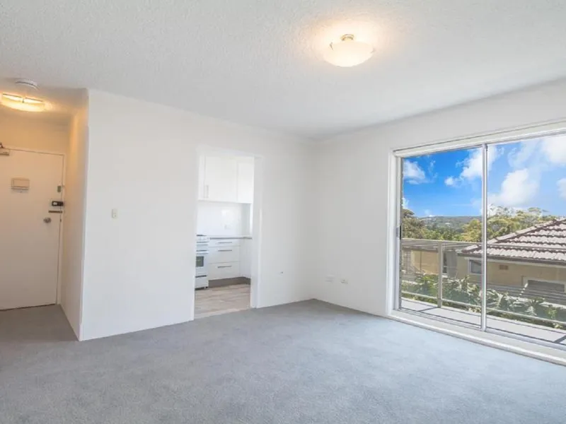 Beautifully presented one bedroom apartment , minutes away from Freshwater Village