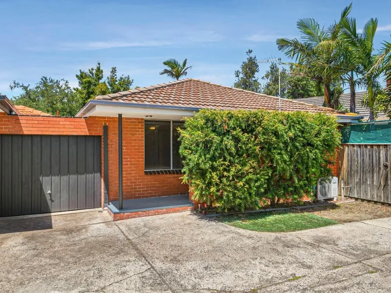 MODERN AND PERFECTLY POSITIONED VILLA - WATER INCLUDED