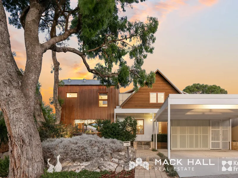 CONTEMPORARY COASTAL CHIC