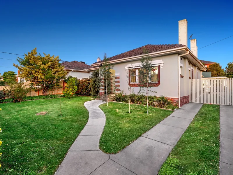 Alluring Art Deco Charm In Tightly-held Locale