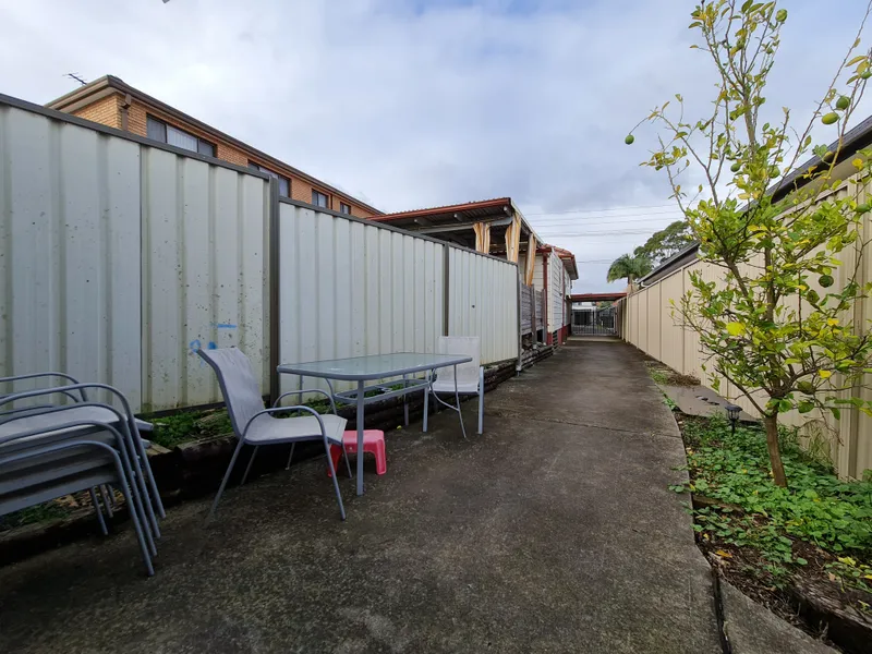 Affordable & Spacious Semi Furnished 1 x Bedder Studio Home.. Electricity & Water included.. FOR LEASE!