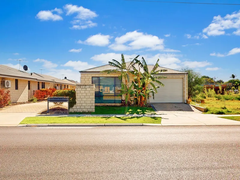 MODERN, CONVENIENT AND READY TO MOVE IN!