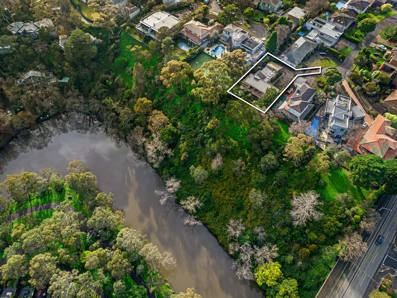 Exclusive Riverfront Potential With City & Yarra Views