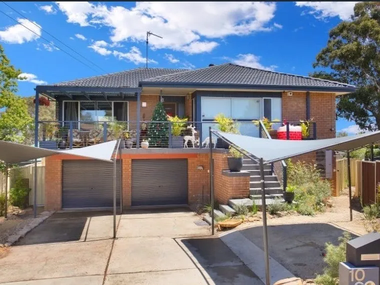 Large Family Home In Quiet Street