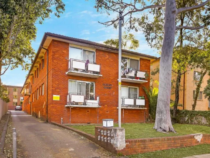2 BEDROOM UNIT FRESHLY PAINTED