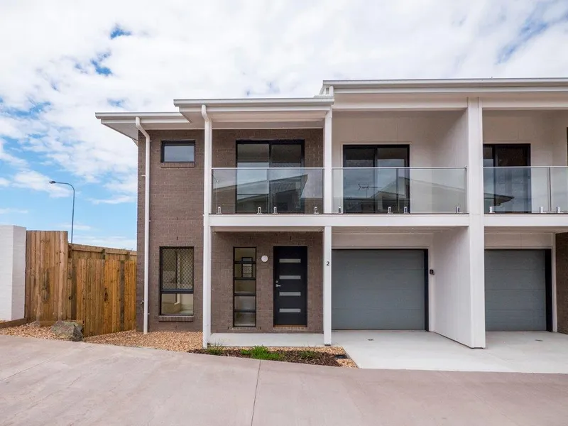 3 BEDROOM AIR CONDITION TOWN HOUSE PET FRIENDLY
