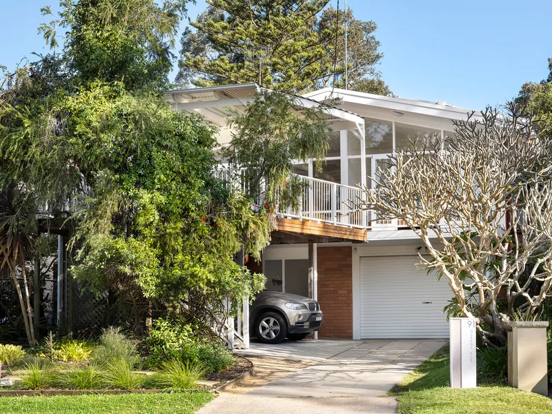 Sunlit Haven With Versatile Living Spaces