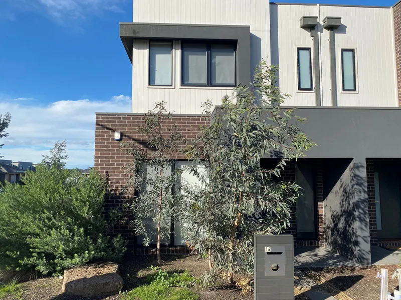 BAG-O YOURSELF A TOWNHOUSE!