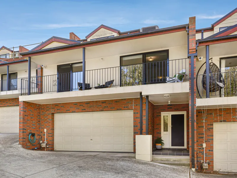 Sensational Space with a Perfect Parkland Outlook