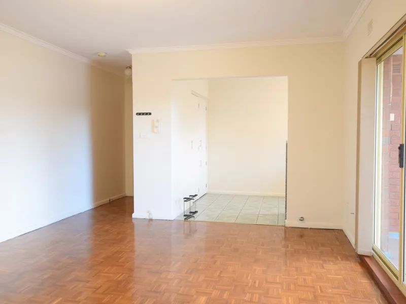 LARGE TWO BEDROOM UNIT FOR RENT - CLOSE TO ROSELANDS!!!