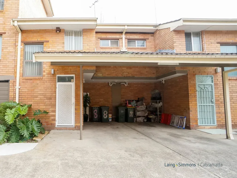 FULL BRICK TOWNHOUSE & LUCKY NO. 8