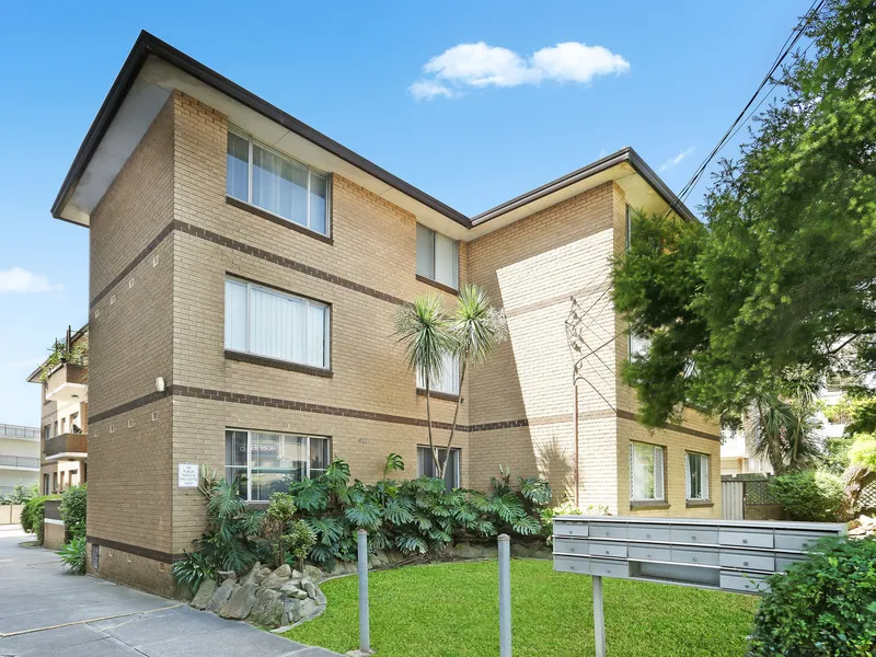 Bright Apartment with Entry-Level Appeal