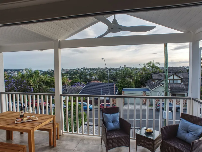 Luxury and spacious upper duplex in Queenscliff - Furnished -