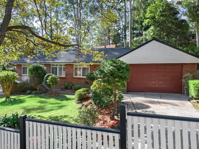 Attractive Single Level & Brick Family Home on 815sqm