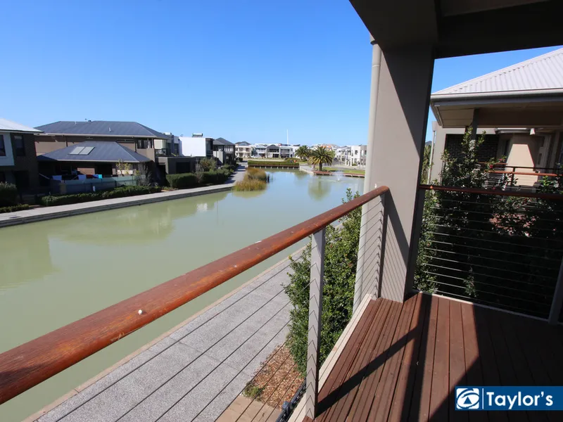 ABSOLUTE LAKE FRONTAGE!