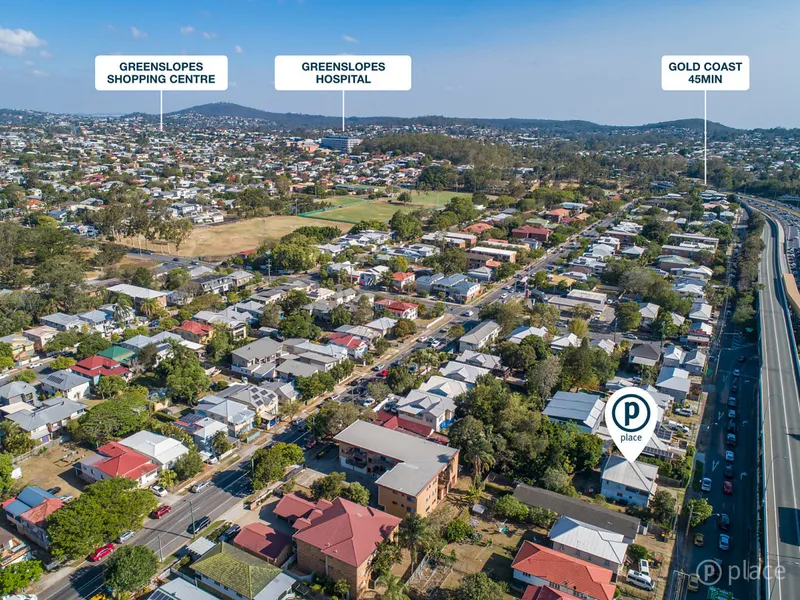 828 sqm already on 2 lots needing some loving