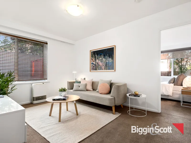 BRILLIANT GROUND FLOOR APARTMENT IN AMAZING LOCATION!