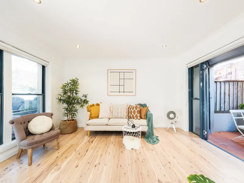 Easy Town House Lifestyle in Boutique Block