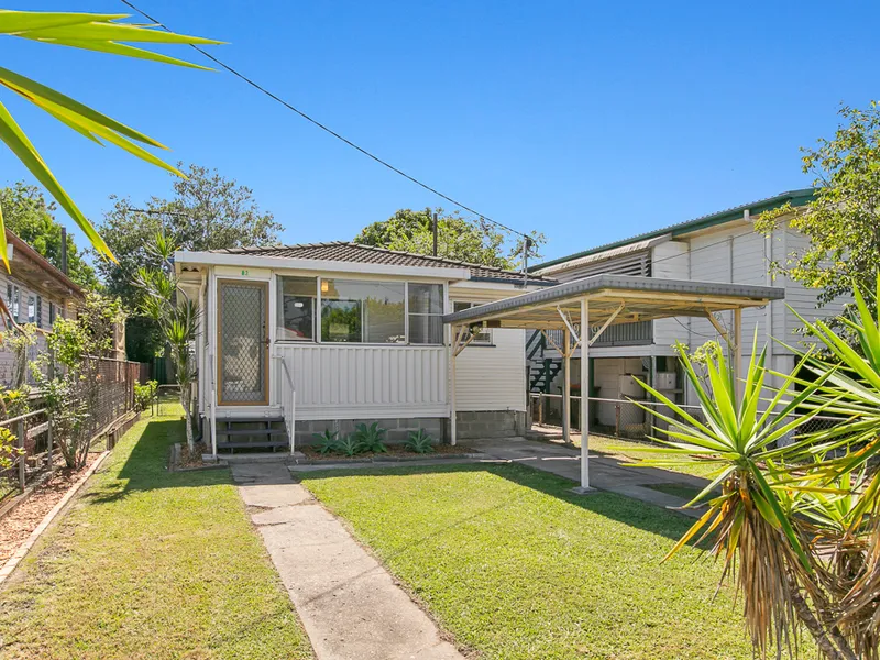 New Kitchen and Bathroom. Air-Conditioning throughout!
