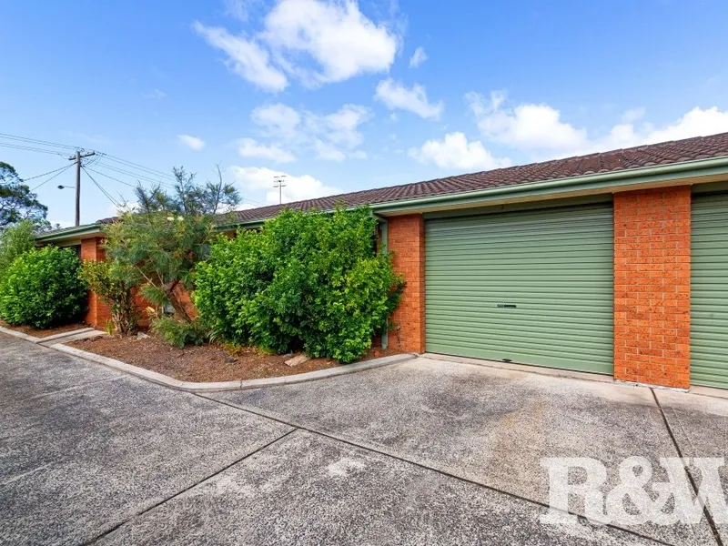 Easy walk to beach & shops!