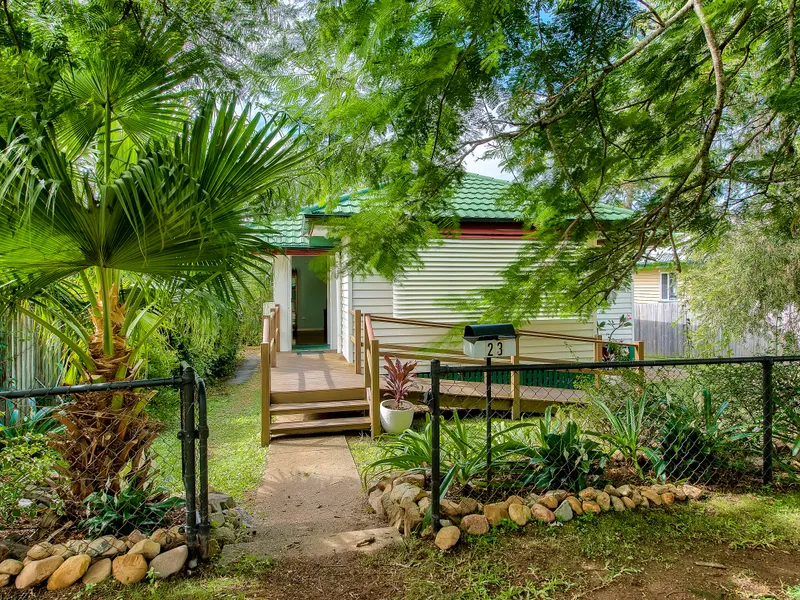 Much Loved Post War in Premium Pocket