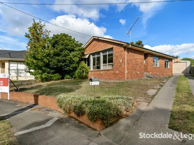 CHURCHILL: QUIET COURT LOCATION