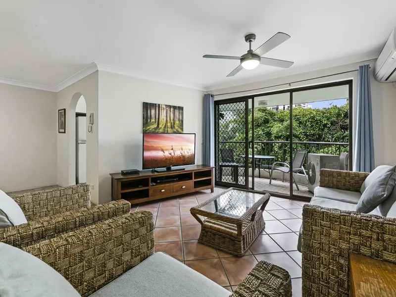 Two bedroom furnished apartment - popular Main Beach location!