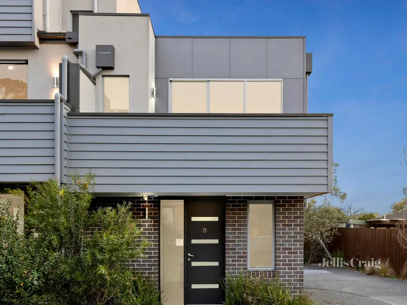Stylish easy-care proportions, great connections