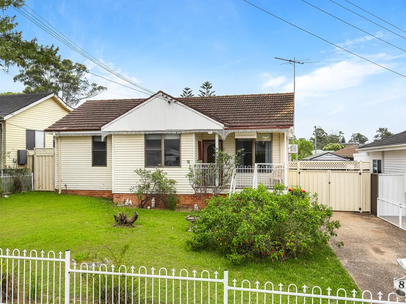Cosy 3 Bedroom home with a large backyard