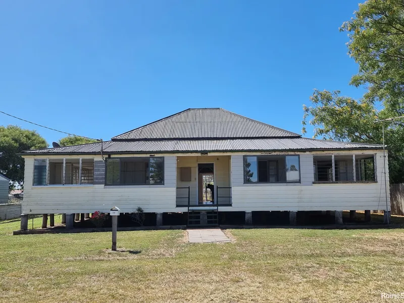 Instant Appeal For Any Renovators With This Charming Queenslander Home