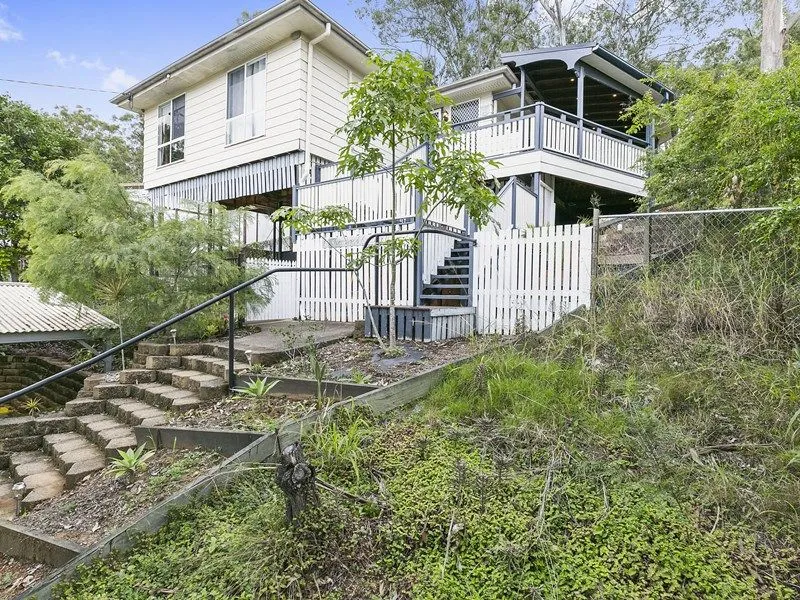 Lovely, Elevated Home with Stunning Views!