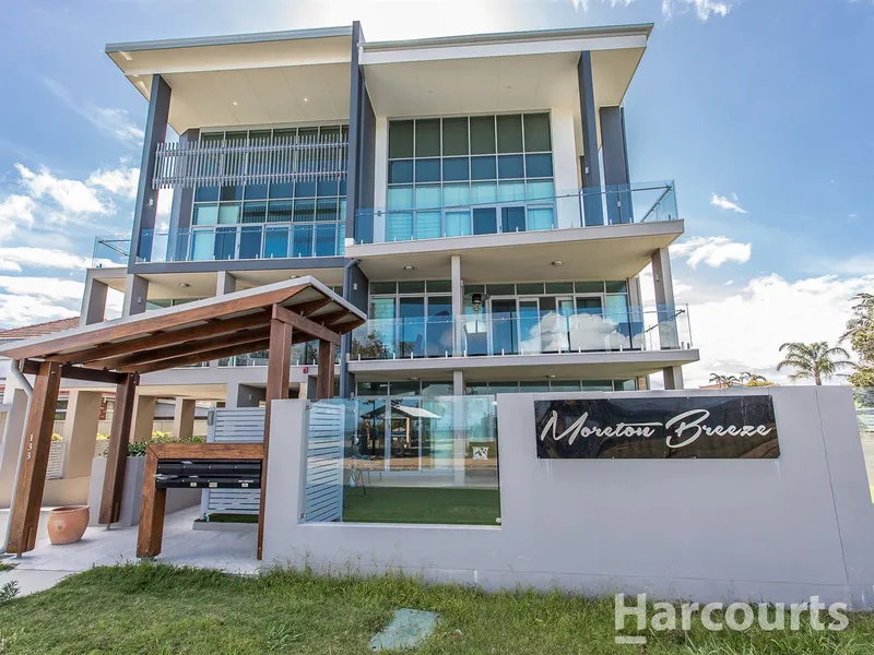 Beach front unit in Scarborough with courtyard