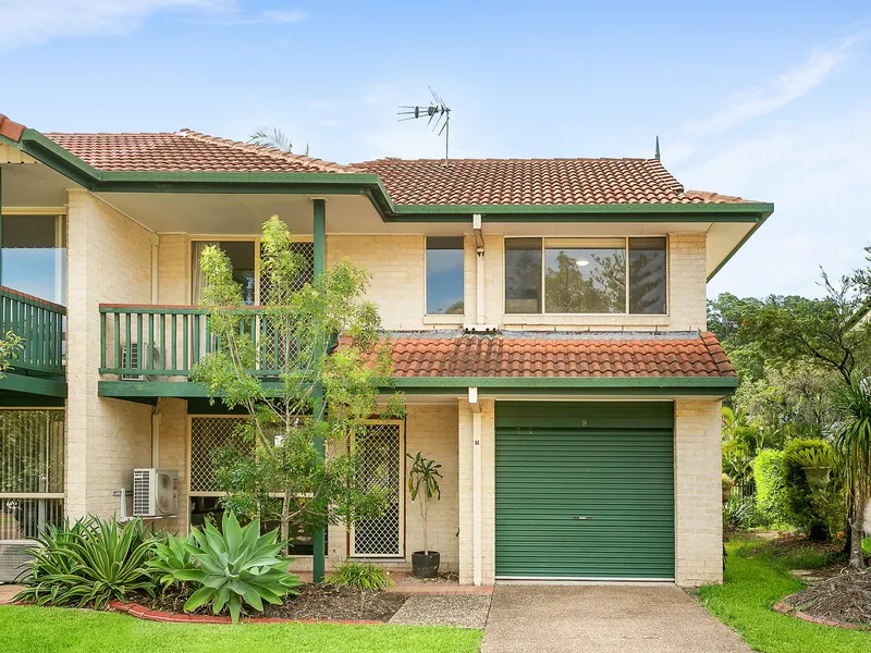 Appealing waterside townhouse in ultra-convenient locale