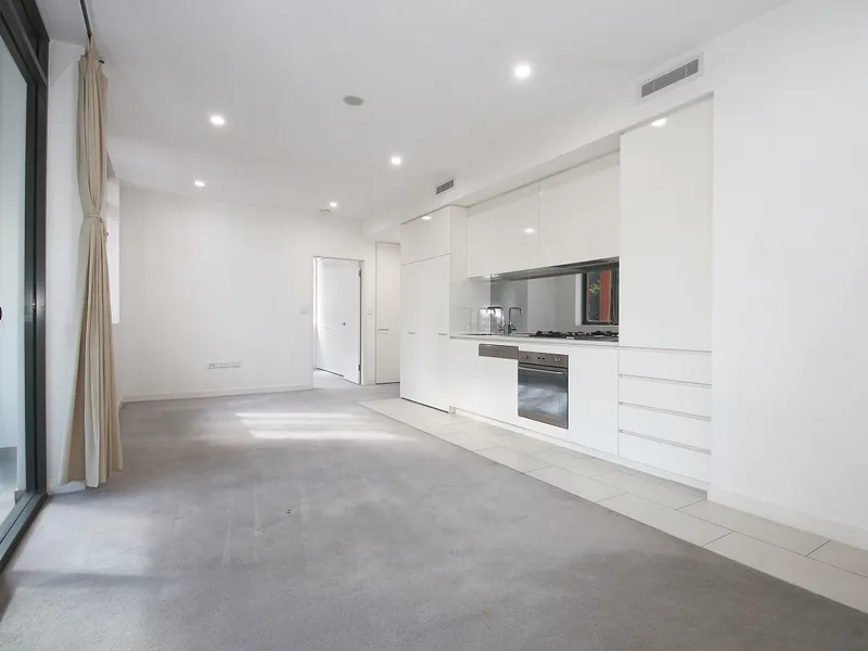Beautiful and Private Bay Pavilions Apartment