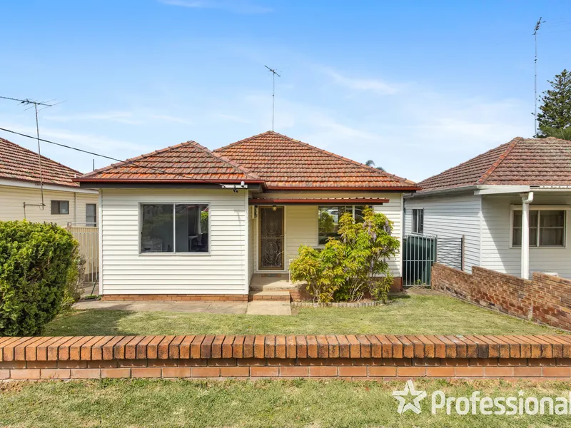 Impressive Renovated 4 Bedroom Family Home Just Seconds To Everything - Granny Flat Potential (stca)