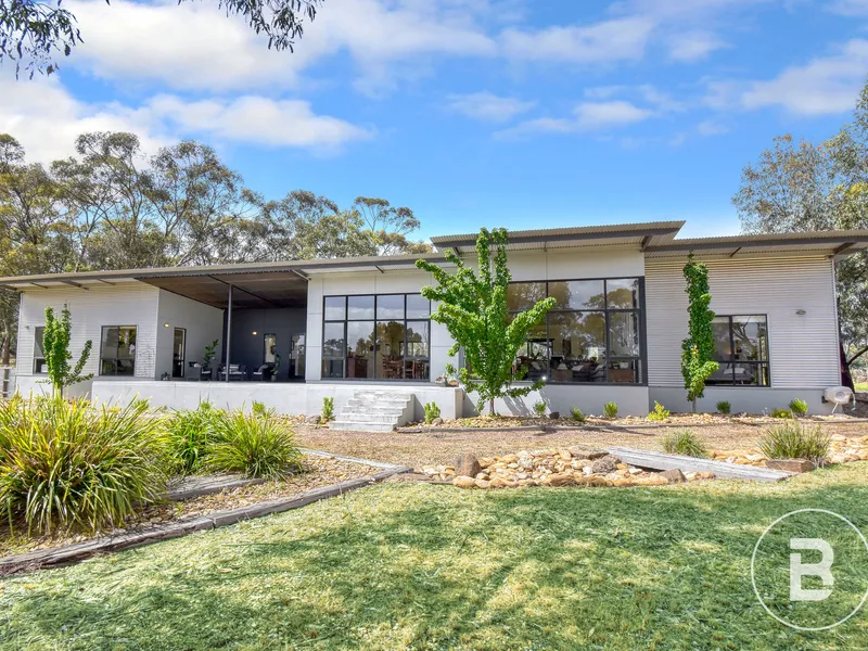 SUPERB LIFESTYLE PROPERTY ON 9.9 ACRES DAISY HILL
