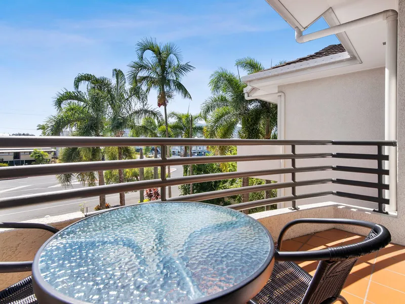 AVAILABLE NOW - Stunning - Close to Cairns Central Shopping Centre