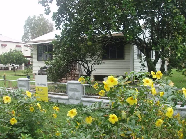 3 BEDROOM HOME ON QUARTER ACRE !!!