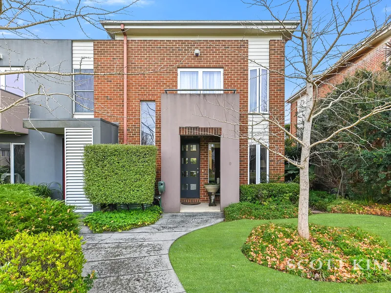 Modern Townhouse With North Faced Sunlit Courtyard: A Perfect Blend of Style and Convenience