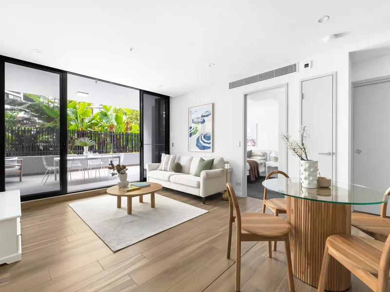 134qm Pet Friendly Courtyard Apartment with Direct Access To Common Gardens
