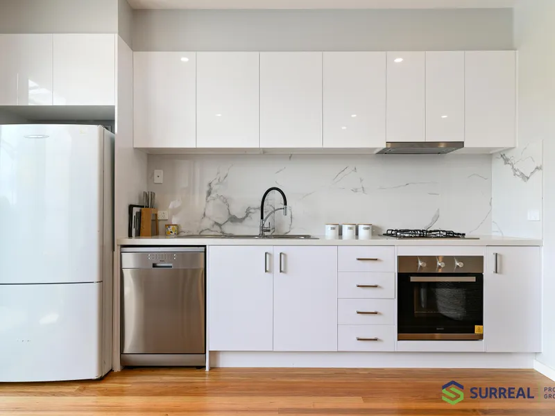 SOPHISTICATED TWO BEDROOM TOWNHOUSE IN PRIME LOCATION