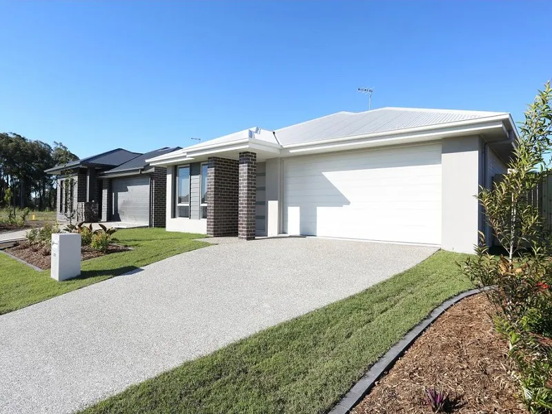 Family sized four bedroom home - convenient access to Gold Coast & Brisbane