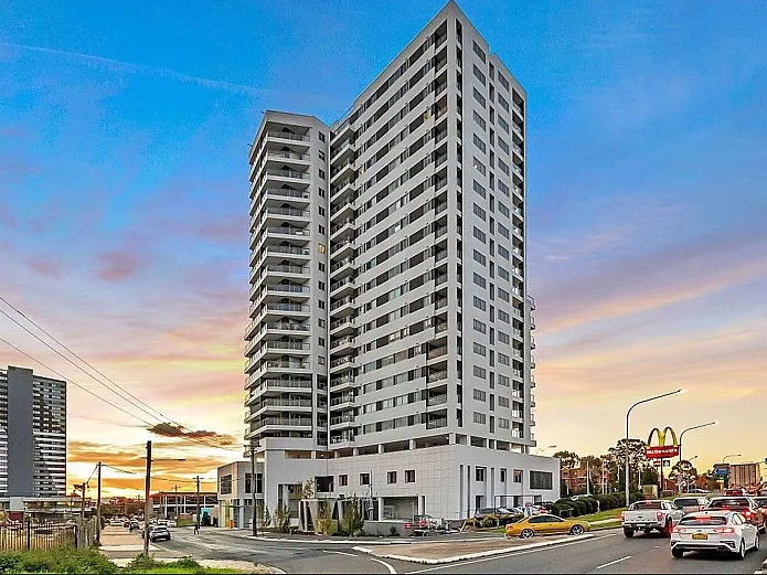 Two Bedroom Apartment With Amazing Views!!