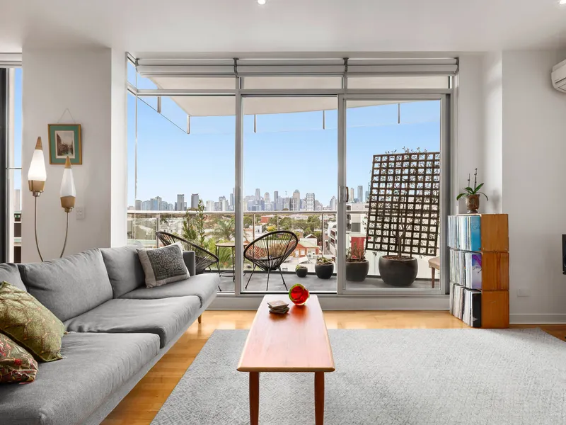 Beachside Luxury with Spectacular CBD Views