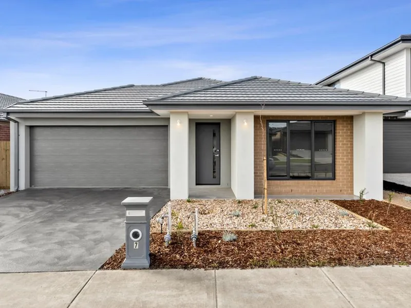 Contemporary living, close to the coast!
