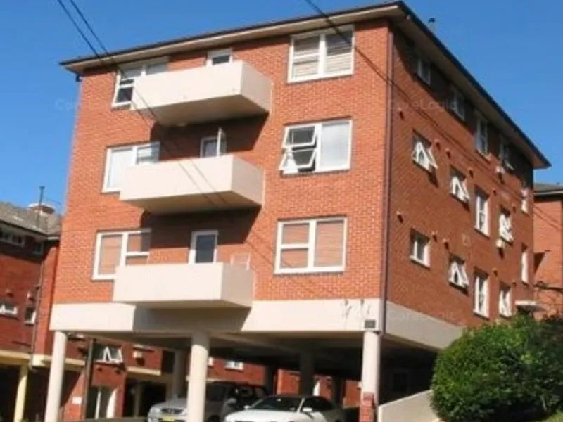 MODERN ONE BEDROOM APARTMENT WITH PARKING