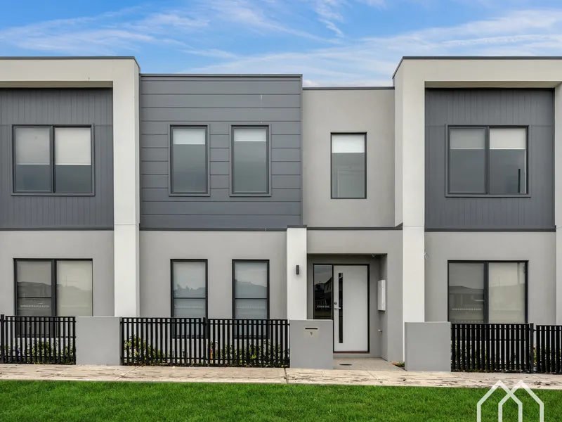 BRAND NEW 3 BEDROOM TOWNHOUSE WITH APPLIANCES !!