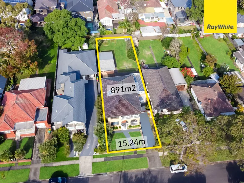 Two storey home on high side, 891.6m2 near-level block